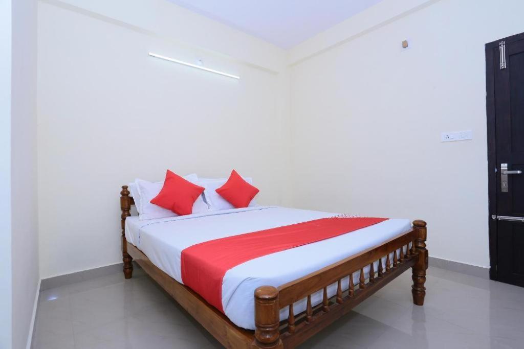 Panackal Inn Pala Bagian luar foto