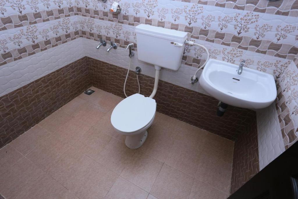 Panackal Inn Pala Bagian luar foto